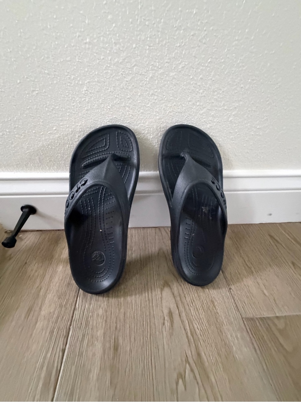 Crocs Kids Unisex Size 3 Classic Black Summer Flip Flop Boys Girls